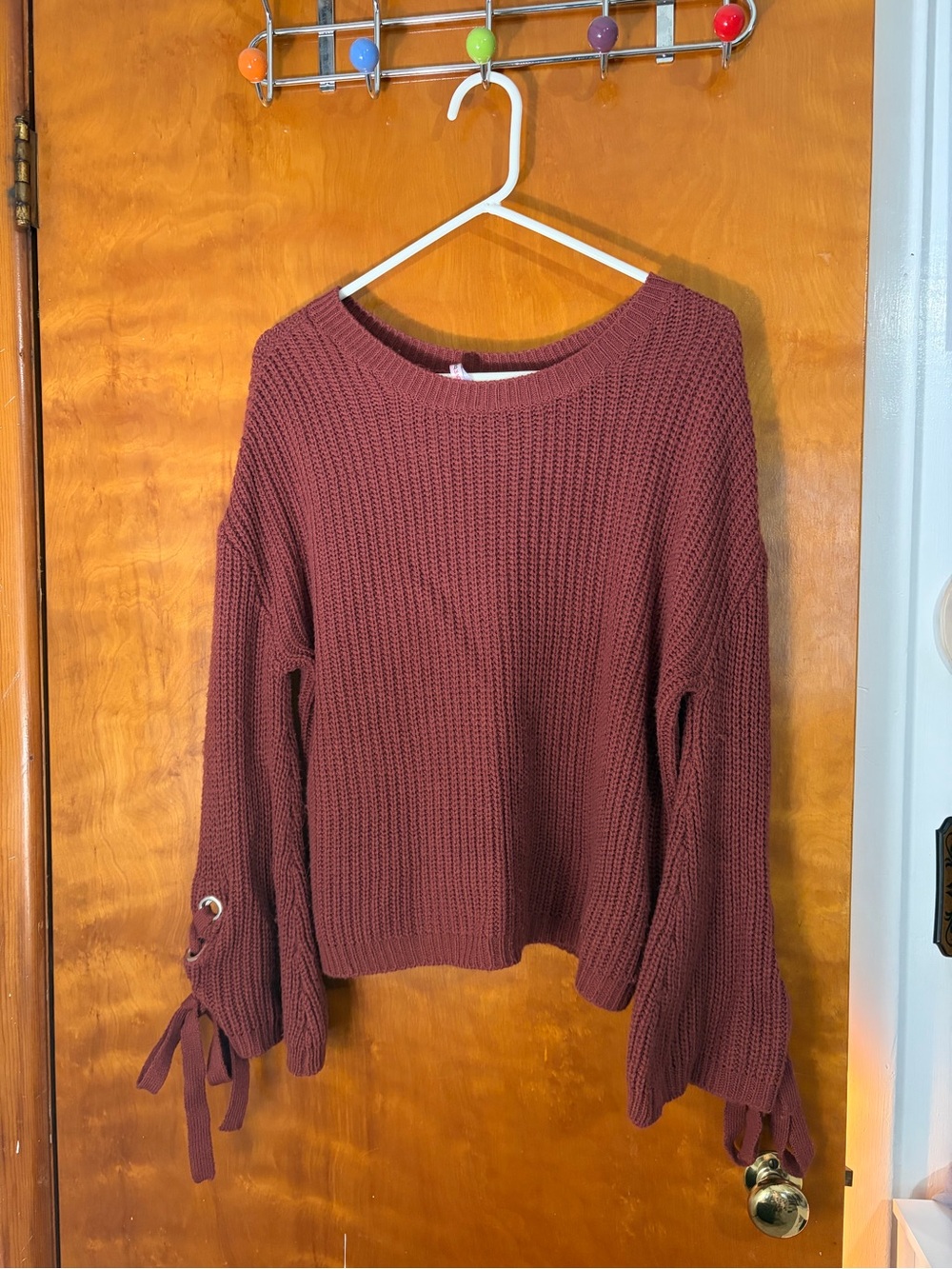 Love By Design Chunky Knit Scoop Neck Sweater in Wine